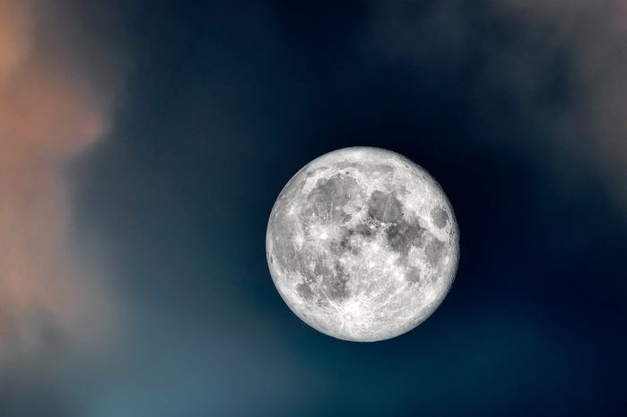 Full Moon by Kanenori on Pixabay